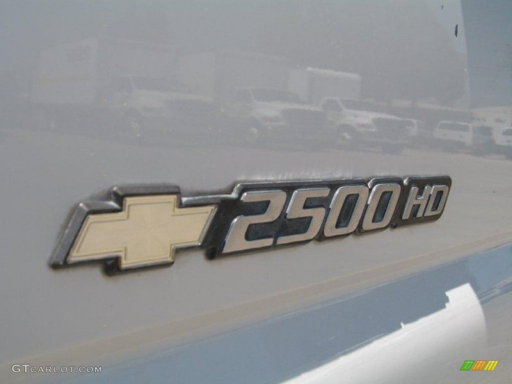 2003 Chevrolet Silverado 2500HD Regular Cab Chassis Utility Marks and Logos Photo #69004093