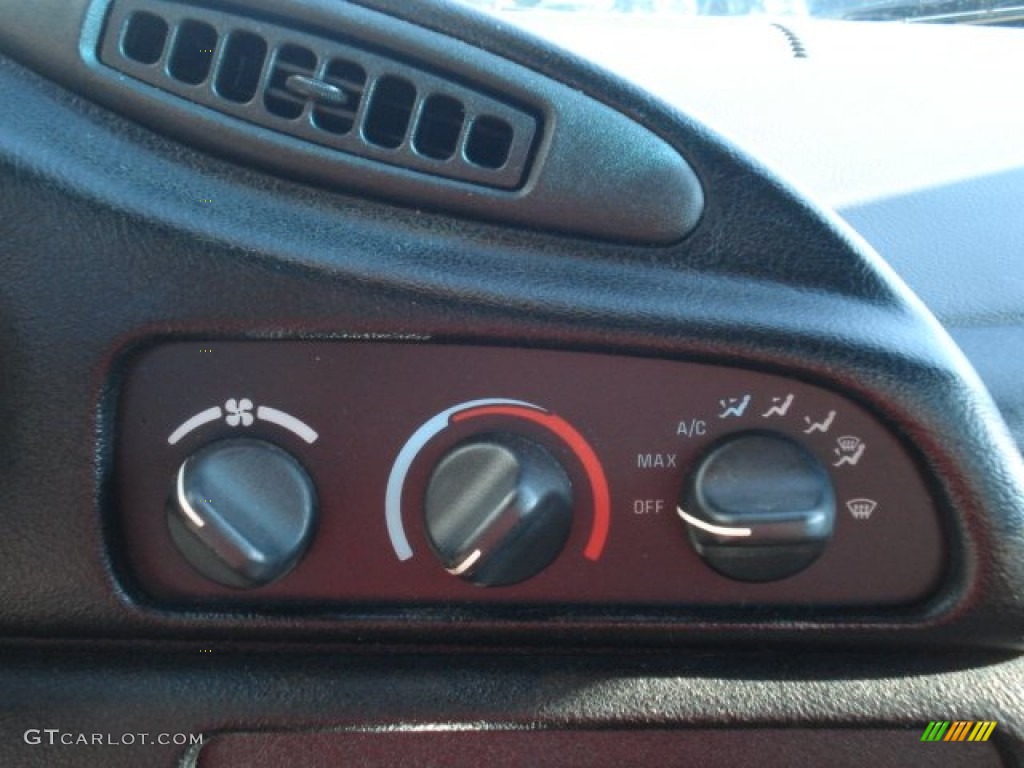 1994 Chevrolet Camaro Coupe Controls Photo #69008306