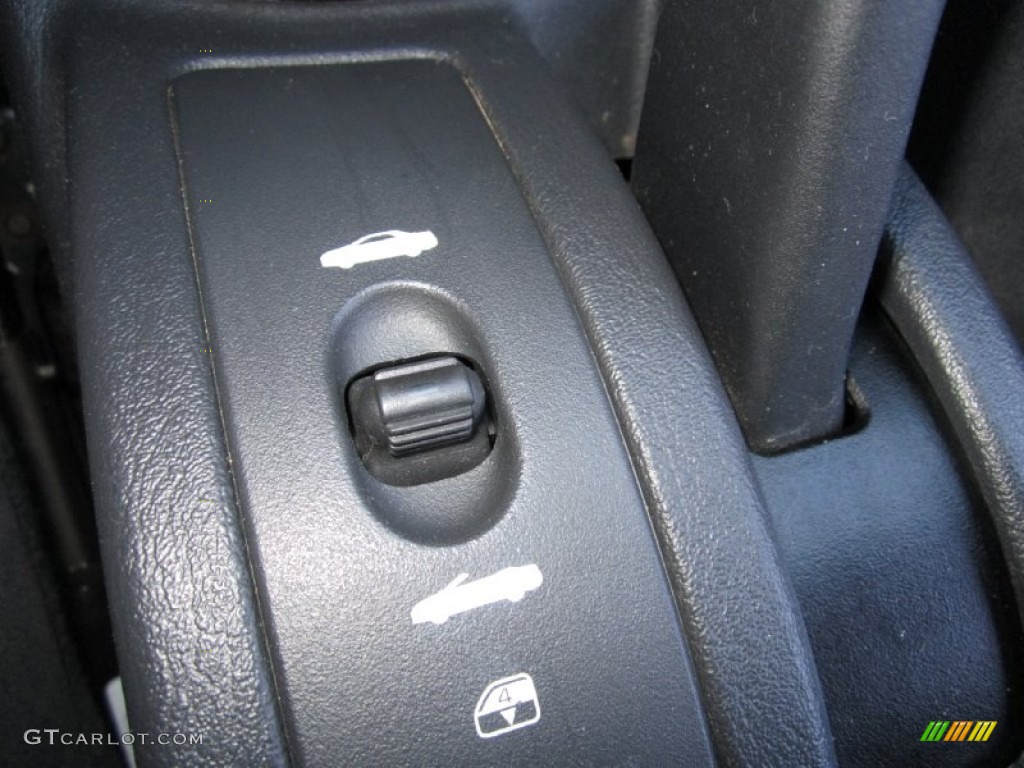 2006 Chrysler Sebring Convertible Controls Photo #69008425
