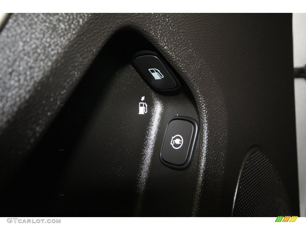 2012 Chevrolet Volt Hatchback Controls Photo #69008590
