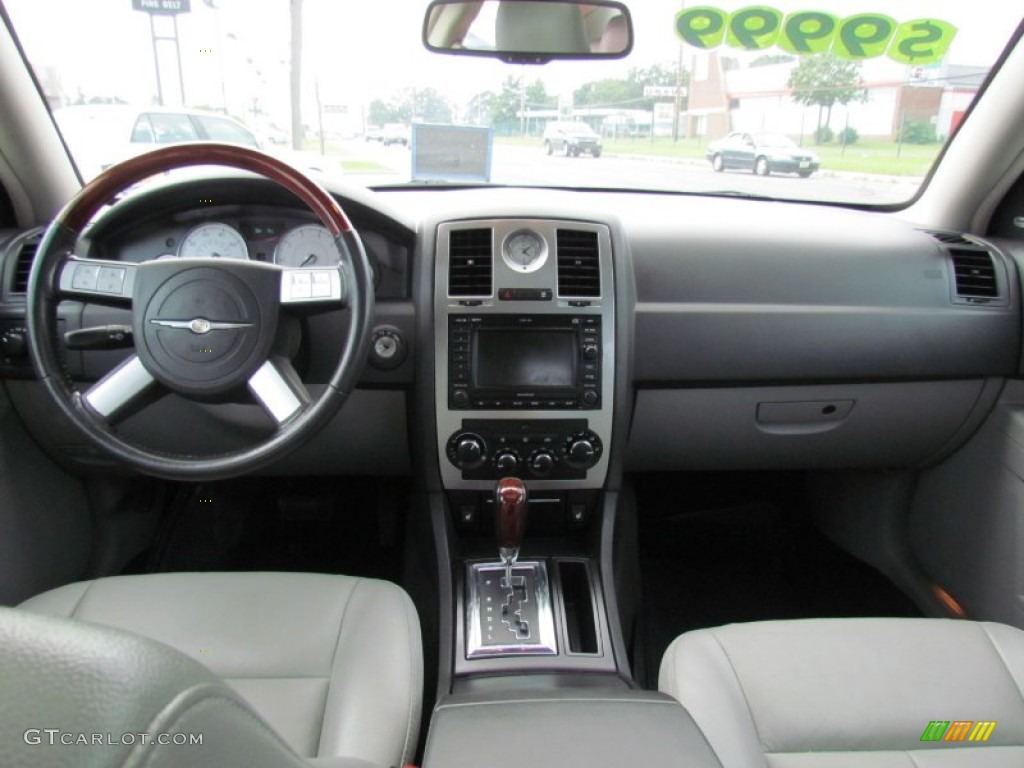 2006 Chrysler 300 Touring Dark Slate Gray/Light Graystone Dashboard Photo #69009016
