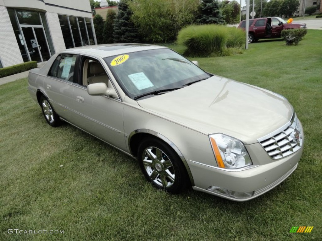 Gold Mist 2009 Cadillac DTS Standard DTS Model Exterior Photo #69009529