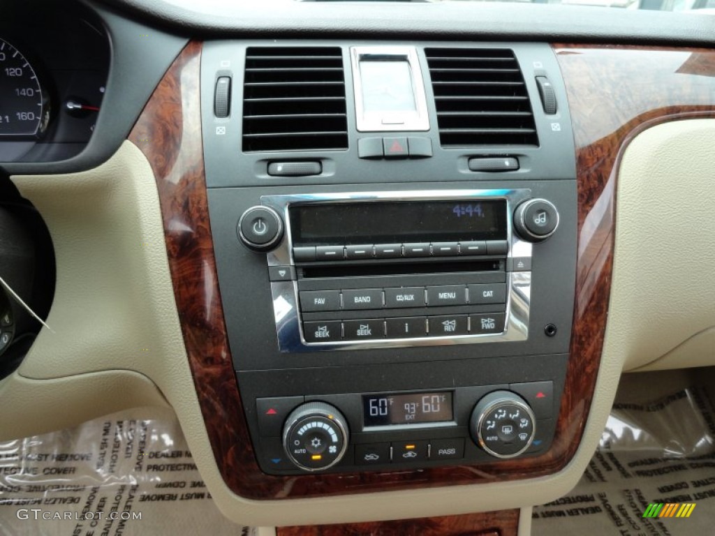 2009 Cadillac DTS Standard DTS Model Controls Photo #69009694