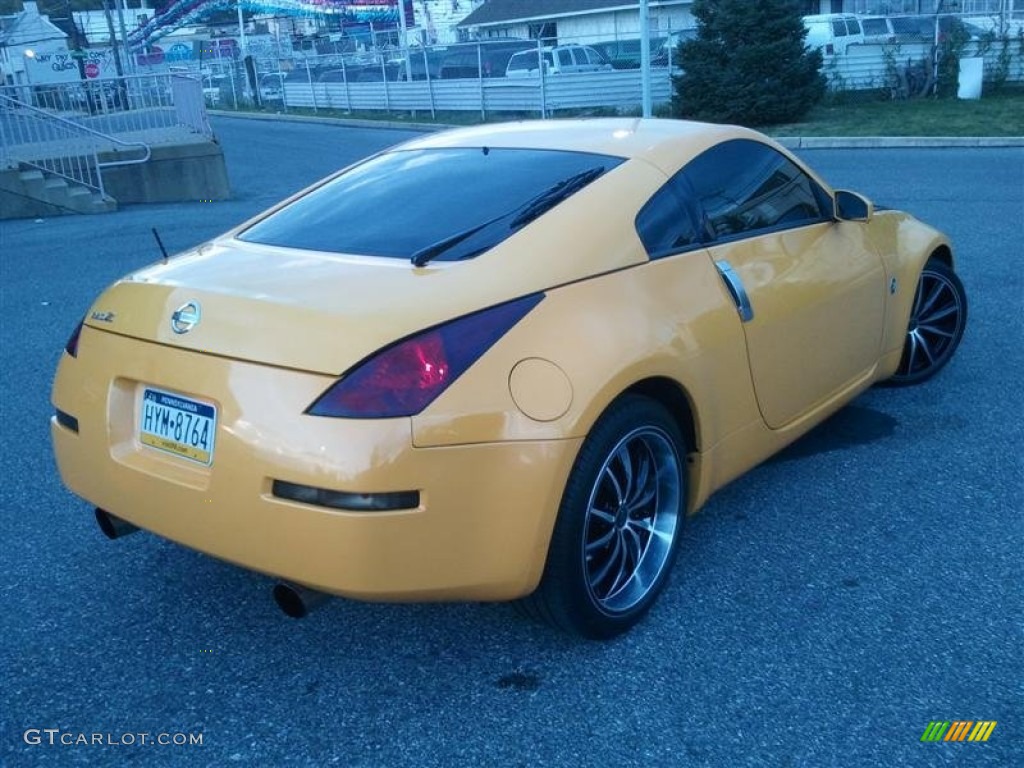 2005 350Z Coupe - Ultra Yellow Metallic / Carbon photo #4