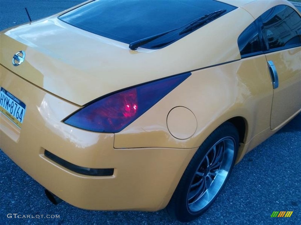 2005 350Z Coupe - Ultra Yellow Metallic / Carbon photo #20