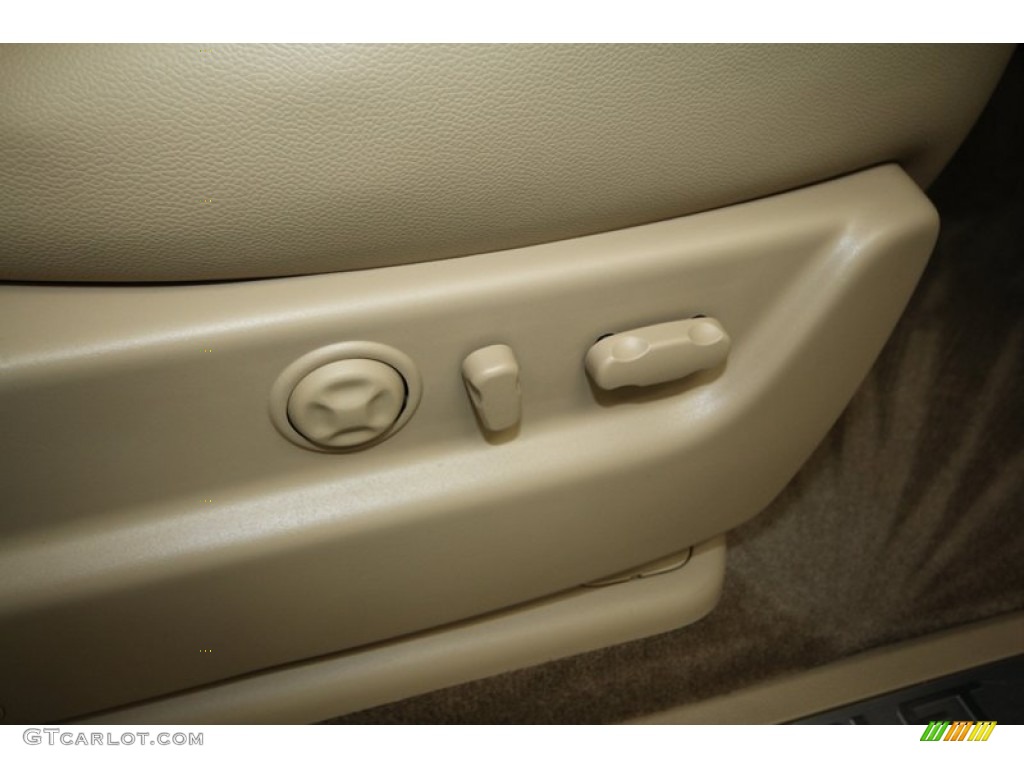 2011 Suburban LTZ - Summit White / Light Cashmere/Dark Cashmere photo #48