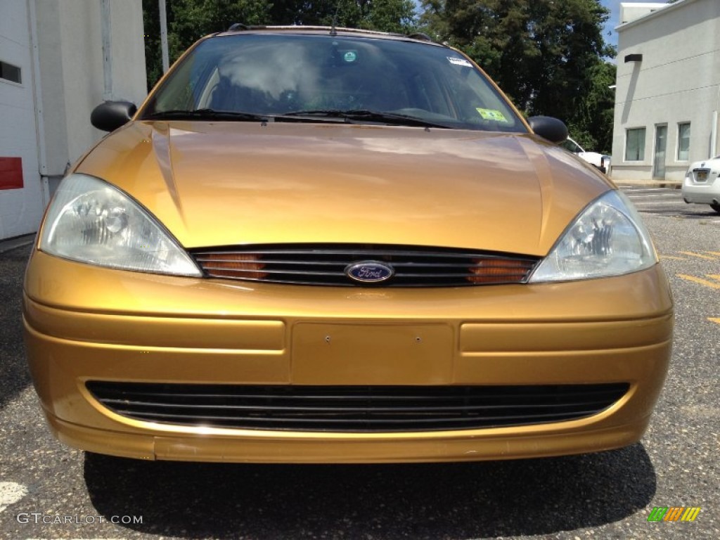 2001 Focus SE Wagon - Jackpot Gold Metallic / Medium Graphite Grey photo #2