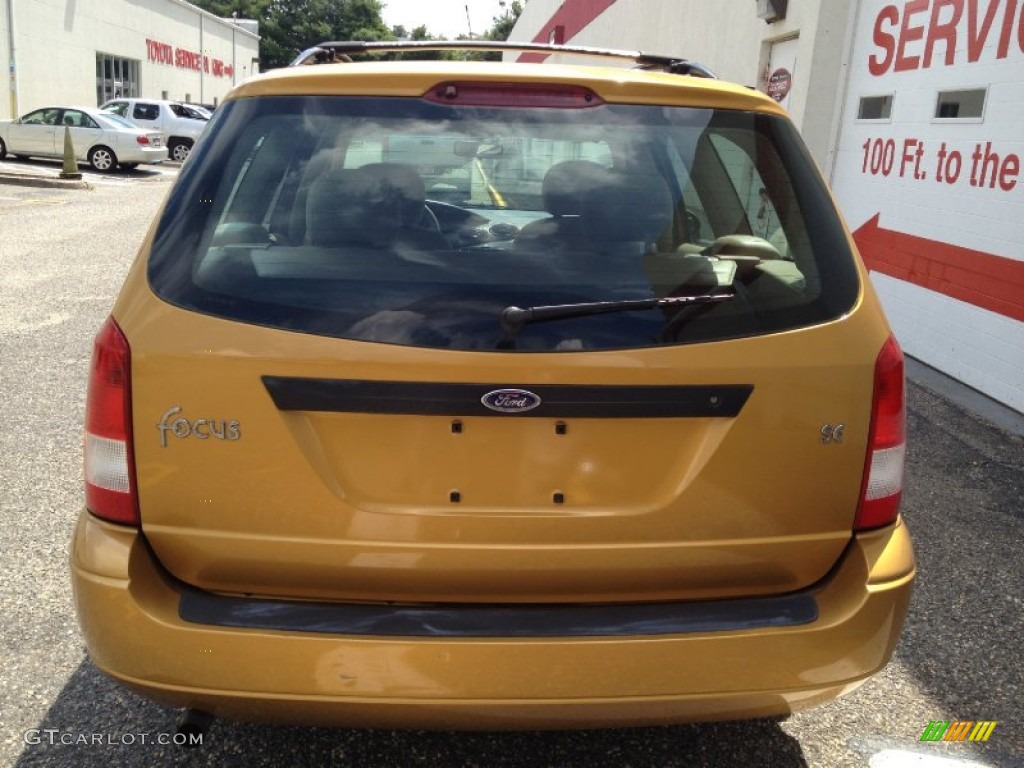 2001 Focus SE Wagon - Jackpot Gold Metallic / Medium Graphite Grey photo #5