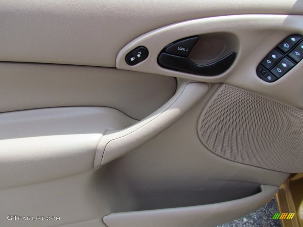2001 Ford Focus SE Wagon Medium Graphite Grey Door Panel Photo #69013526