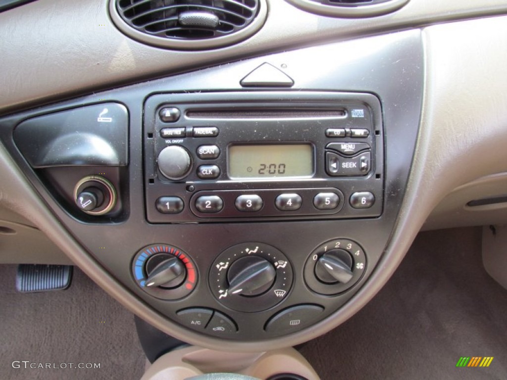 2001 Ford Focus SE Wagon Audio System Photos
