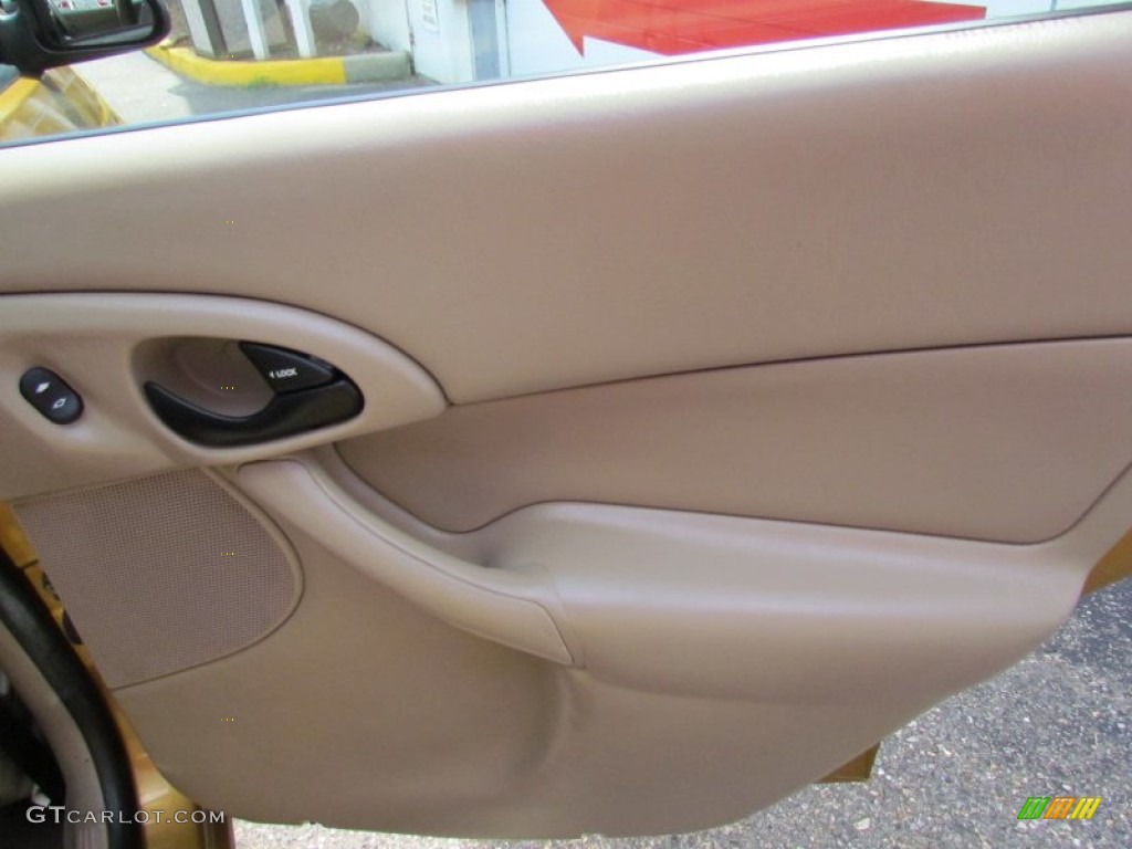 2001 Ford Focus SE Wagon Medium Graphite Grey Door Panel Photo #69013615