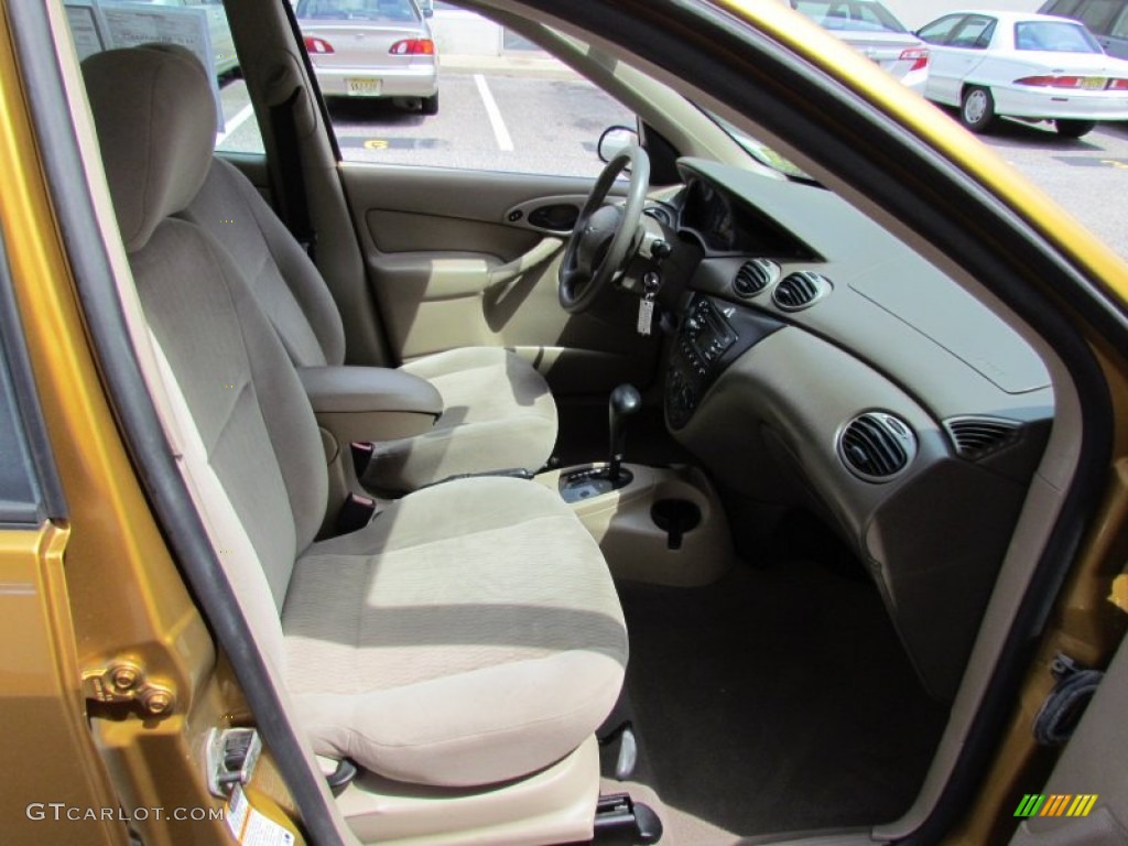 2001 Focus SE Wagon - Jackpot Gold Metallic / Medium Graphite Grey photo #26