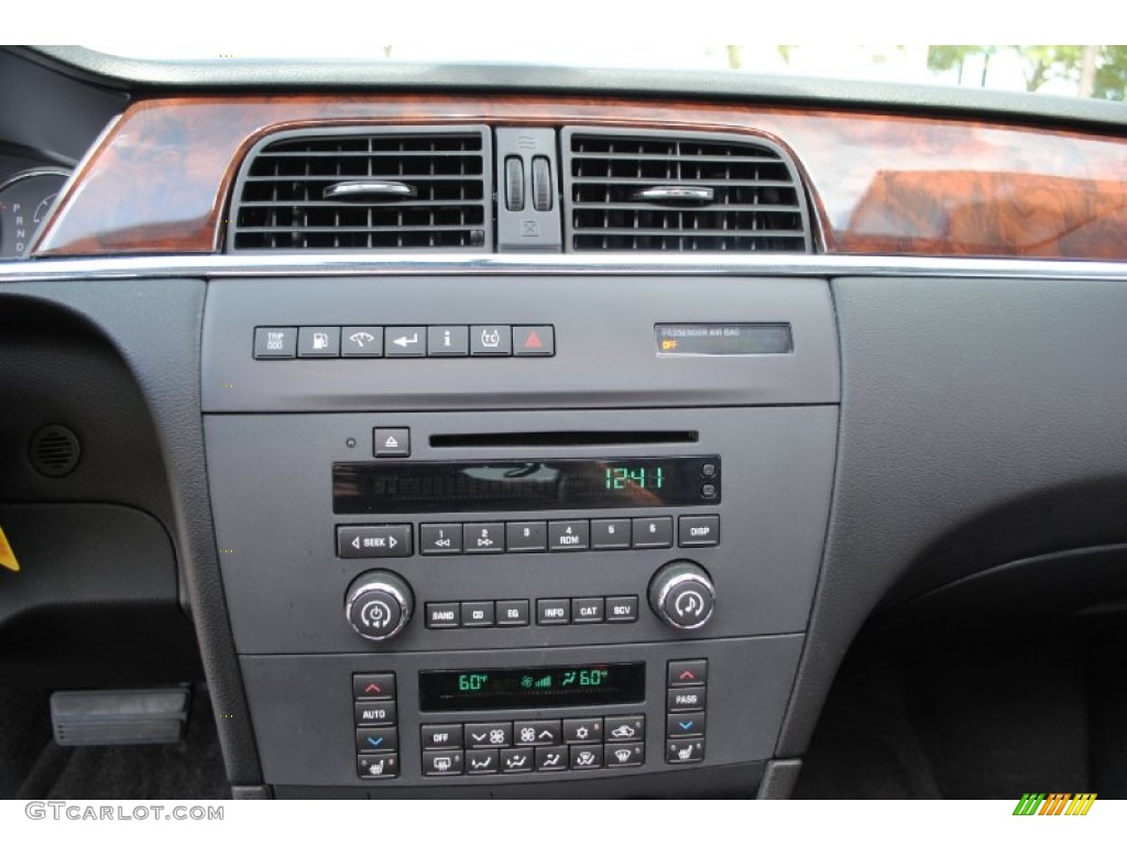2009 Buick LaCrosse CXL Controls Photo #69013891