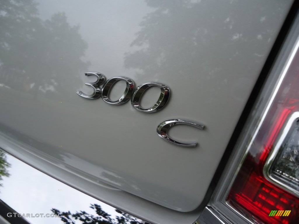 2012 Chrysler 300 C Marks and Logos Photos