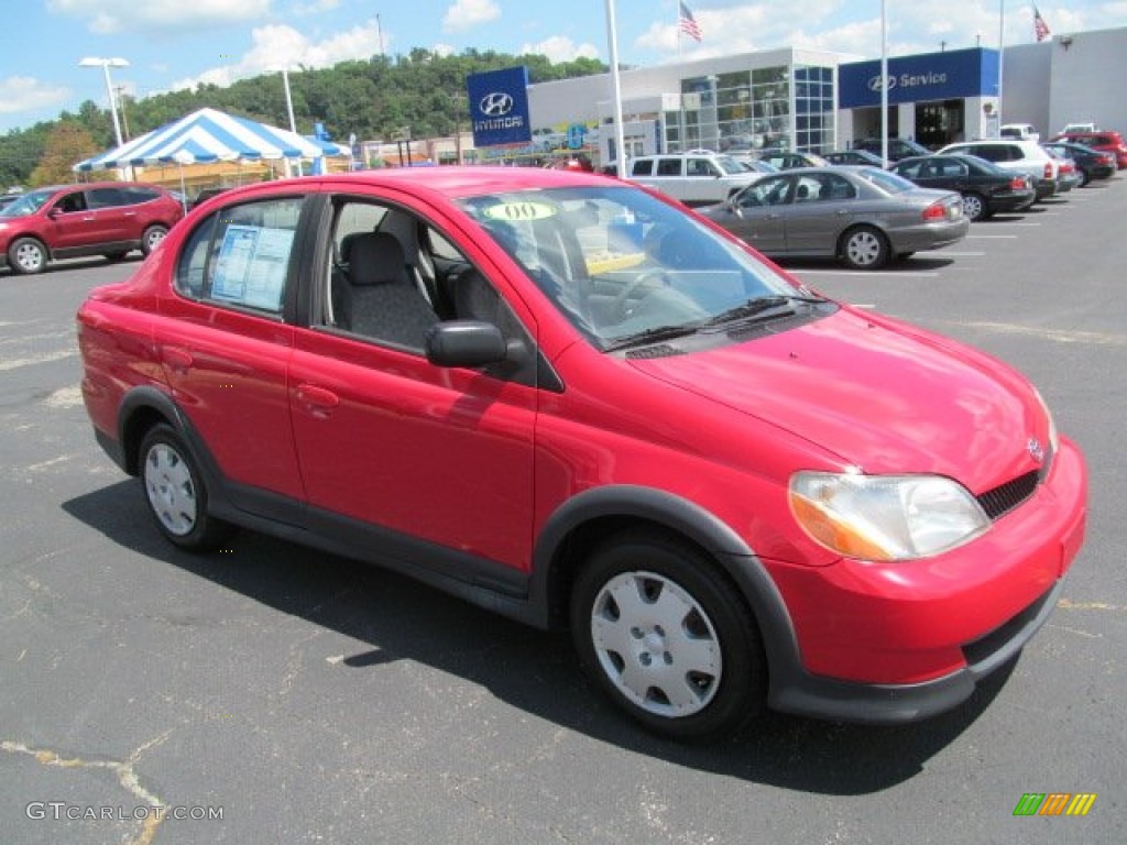 2000 ECHO Sedan - Absolutely Red / Warm Gray photo #1