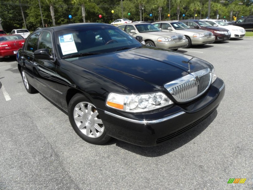 2011 Town Car Signature Limited - Black / Black photo #1