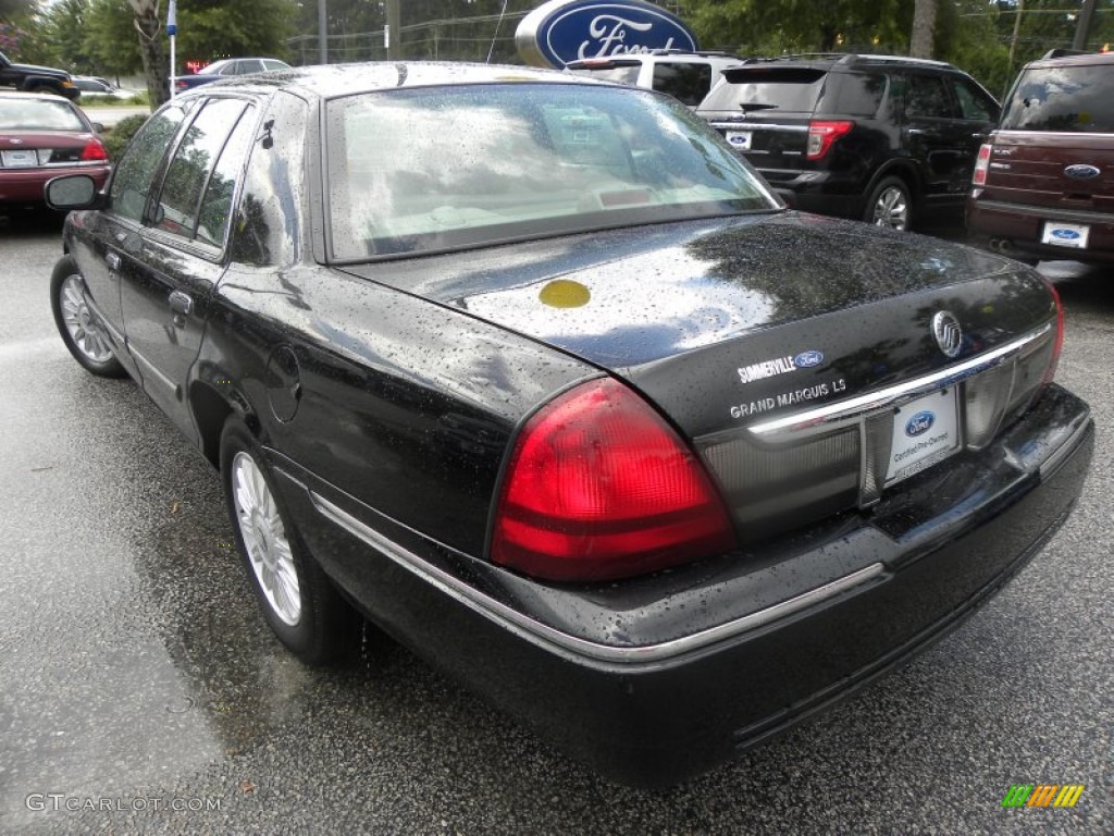 2011 Grand Marquis LS Ultimate Edition - Black / Light Camel photo #15