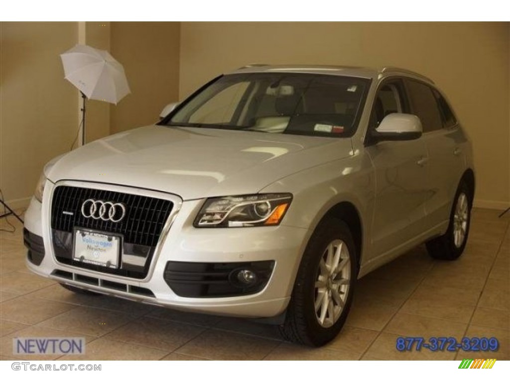 2009 Q5 3.2 Premium Plus quattro - Ice Silver Metallic / Black photo #1