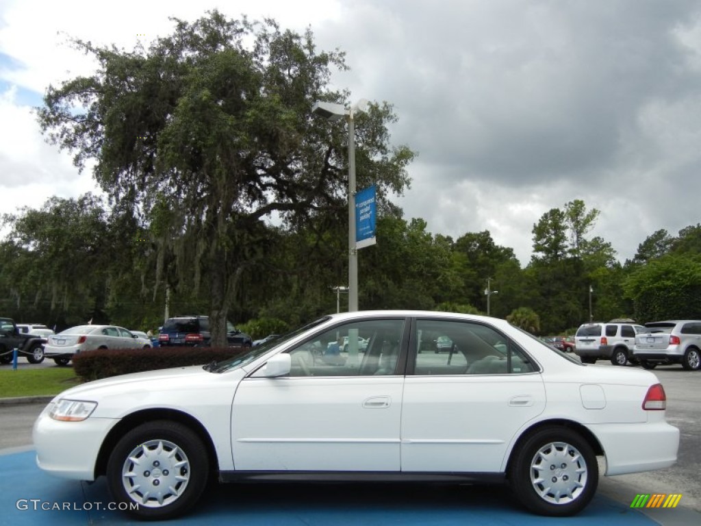 2002 Accord LX Sedan - Taffeta White / Ivory photo #2