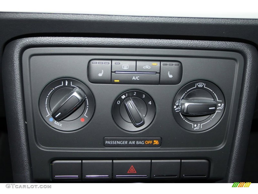 2013 Beetle 2.5L - Candy White / Titan Black photo #17