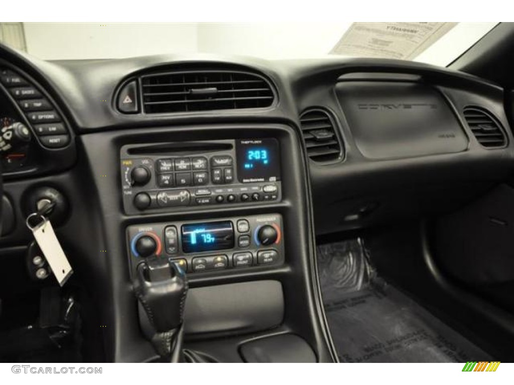2004 Chevrolet Corvette Convertible Controls Photo #69054449