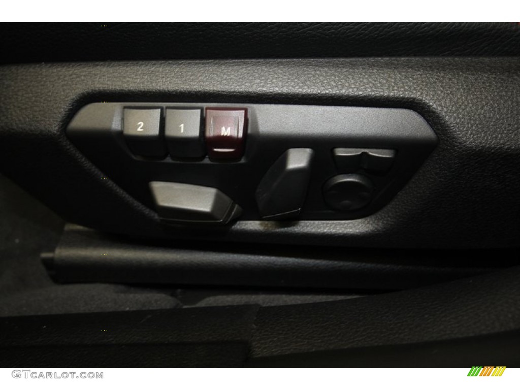 2013 BMW 3 Series 328i Sedan Controls Photo #69057383