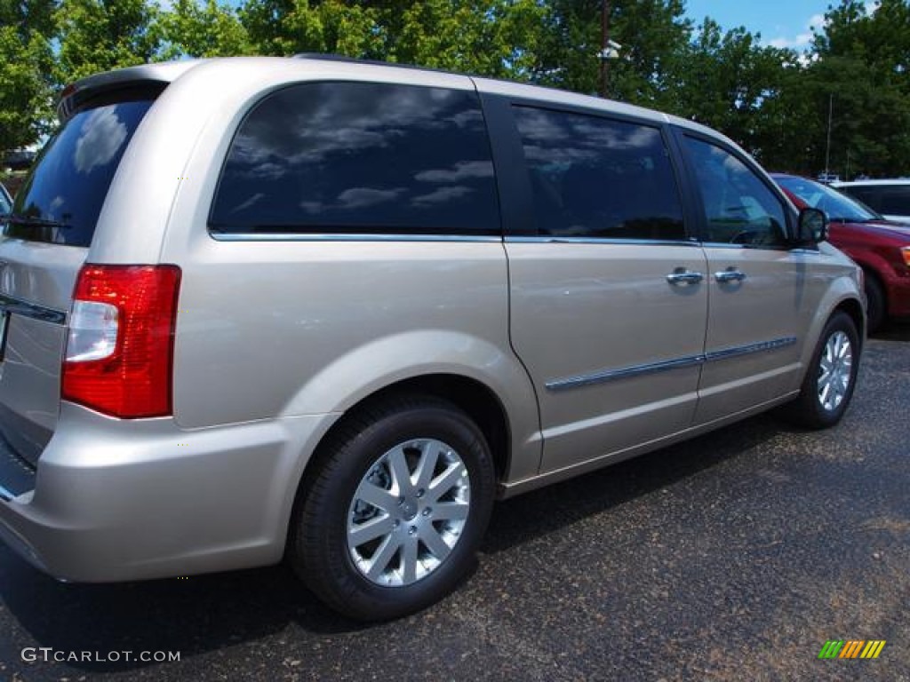 2012 Town & Country Touring - L - Cashmere Pearl / Dark Frost Beige/Medium Frost Beige photo #3