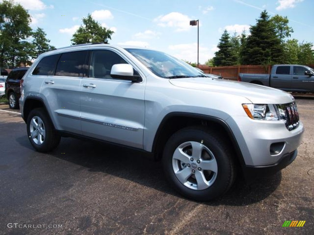 2013 Grand Cherokee Laredo X Package 4x4 - Bright Silver Metallic / Dark Graystone/Medium Graystone photo #2