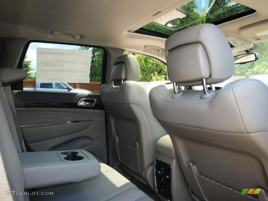 2013 Grand Cherokee Laredo X Package 4x4 - Bright Silver Metallic / Dark Graystone/Medium Graystone photo #4
