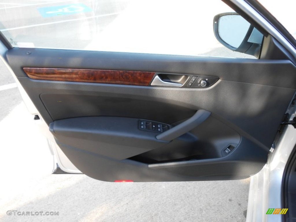 2013 Volkswagen Passat 2.5L SEL Titan Black Door Panel Photo #69062291