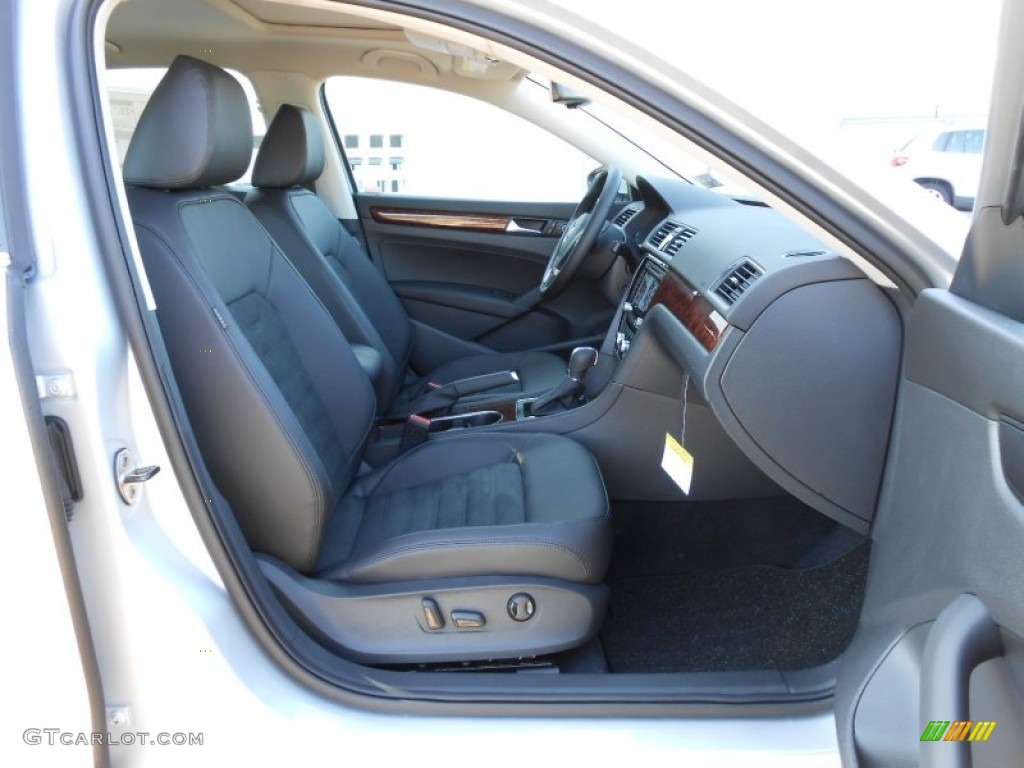 Titan Black Interior 2013 Volkswagen Passat 2.5L SEL Photo #69062315