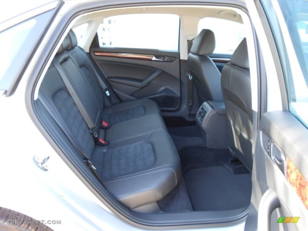 Titan Black Interior 2013 Volkswagen Passat 2.5L SEL Photo #69062324