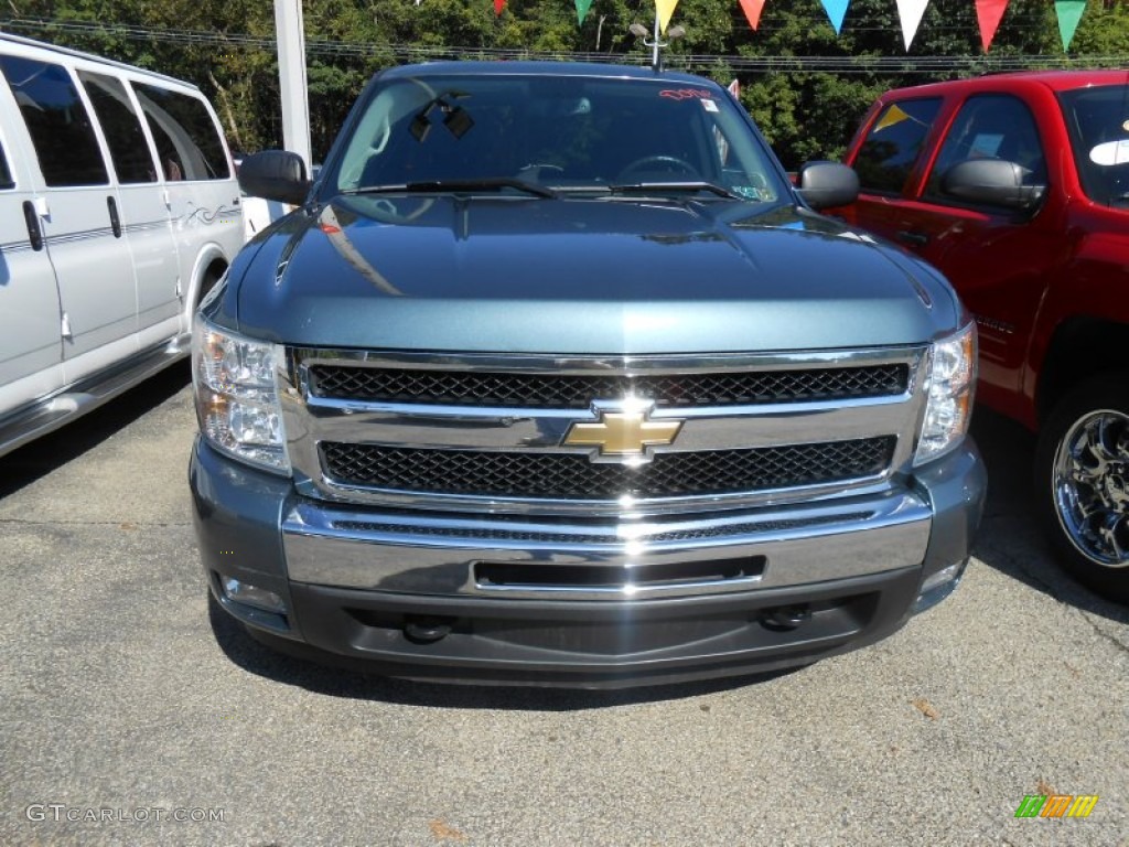 2009 Silverado 1500 LT Extended Cab 4x4 - Blue Granite Metallic / Ebony photo #2