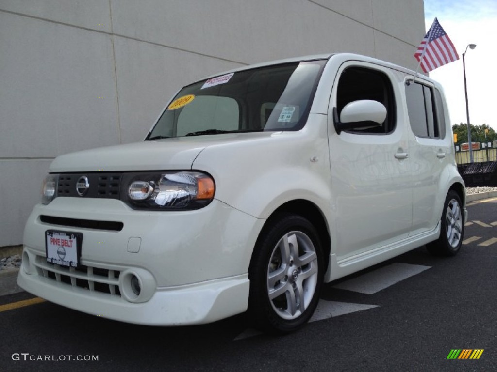 White Pearl Nissan Cube