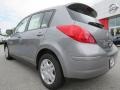 Magnetic Gray Metallic - Versa 1.8 S Hatchback Photo No. 3