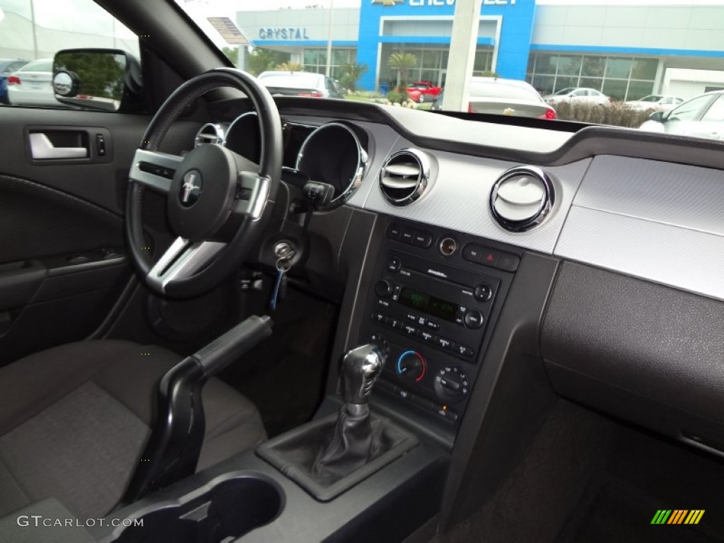 2007 Mustang V6 Deluxe Convertible - Satin Silver Metallic / Dark Charcoal photo #11