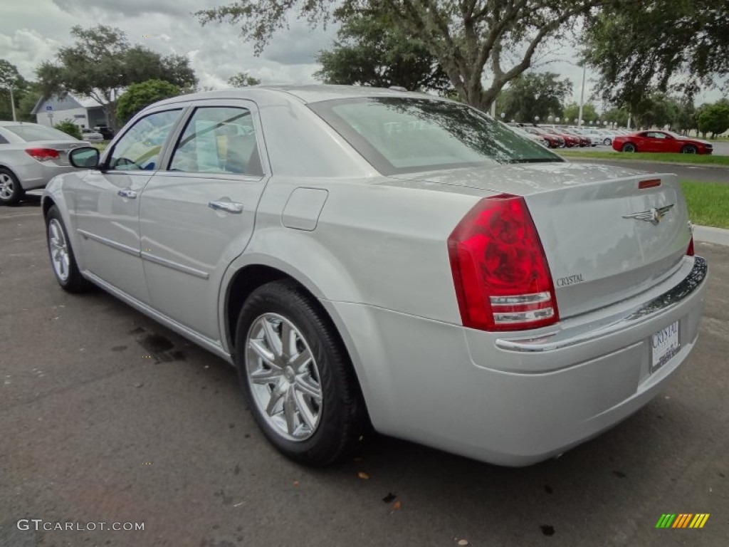 2009 300 C HEMI - Bright Silver Metallic / Dark Slate Gray photo #3