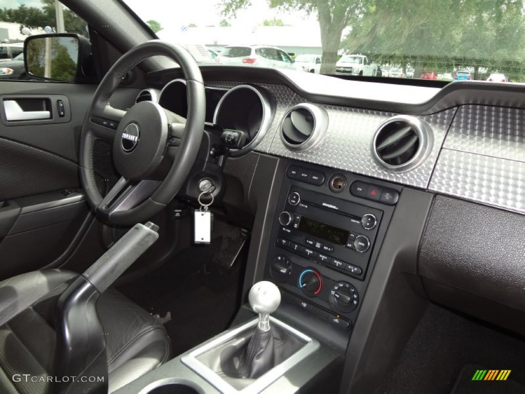 2008 Ford Mustang Bullitt Coupe Dark Charcoal Dashboard Photo #69084935
