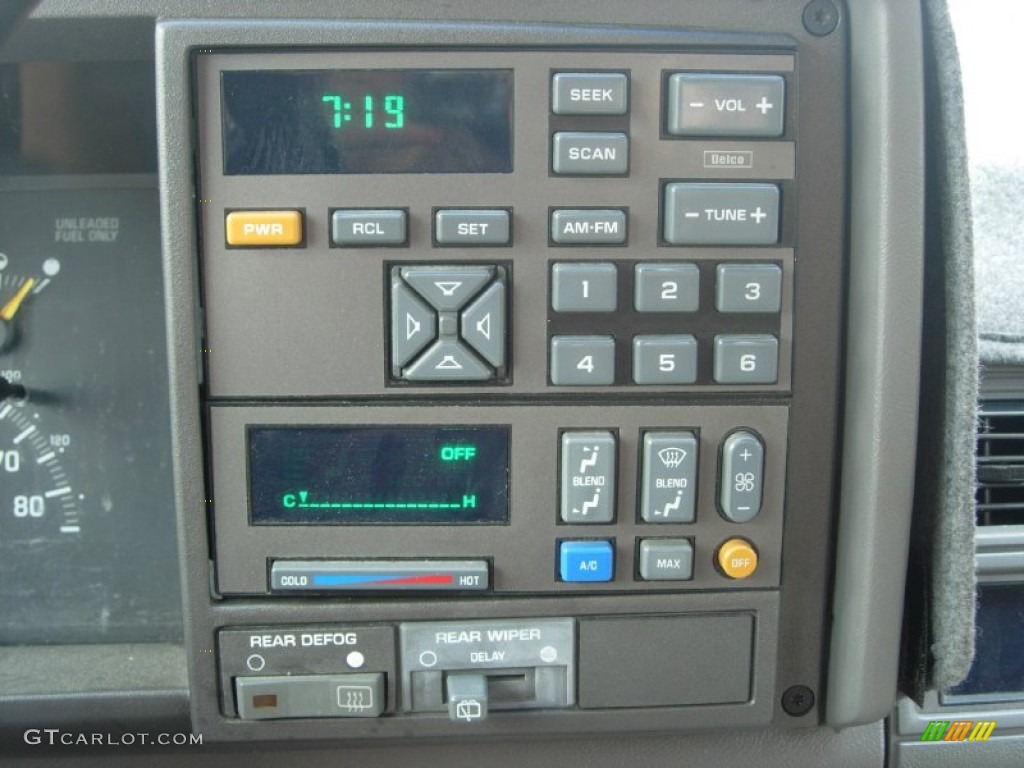 1993 Suburban K2500 4x4 - Victory Red / Gray photo #3
