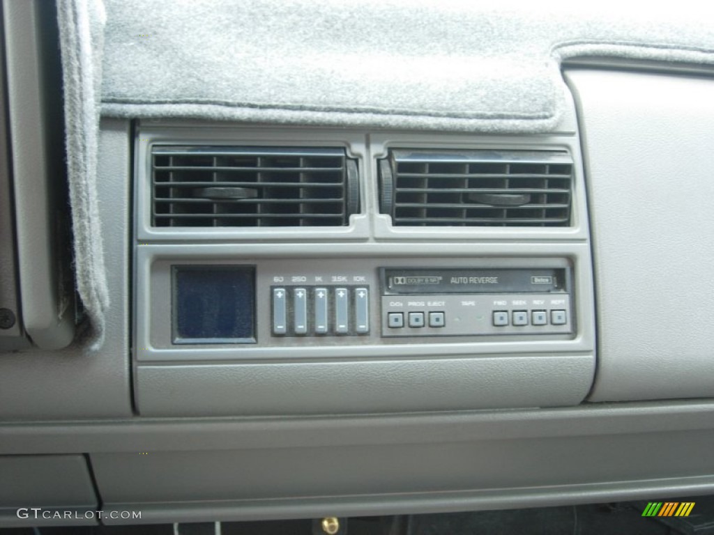 1993 Suburban K2500 4x4 - Victory Red / Gray photo #4