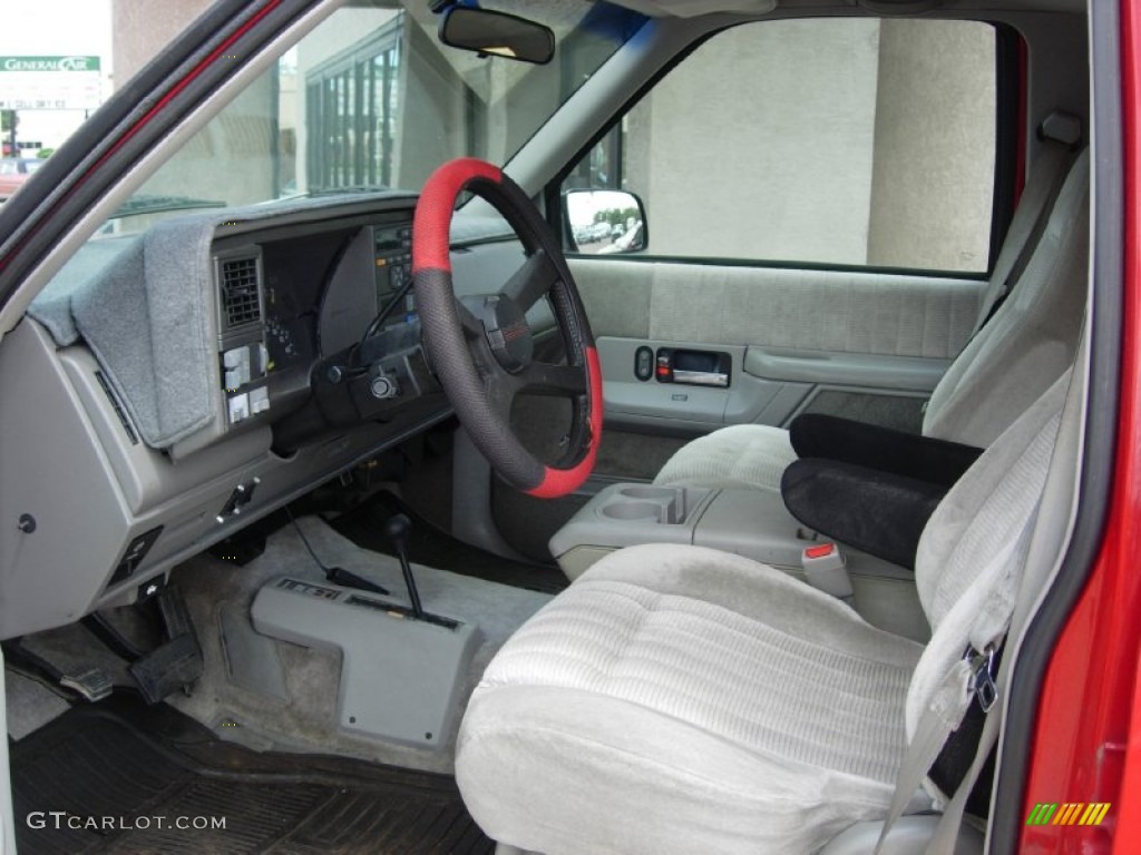 1993 Suburban K2500 4x4 - Victory Red / Gray photo #5