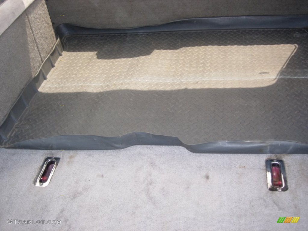 1993 Suburban K2500 4x4 - Victory Red / Gray photo #13