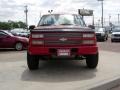 Victory Red - Suburban K2500 4x4 Photo No. 17
