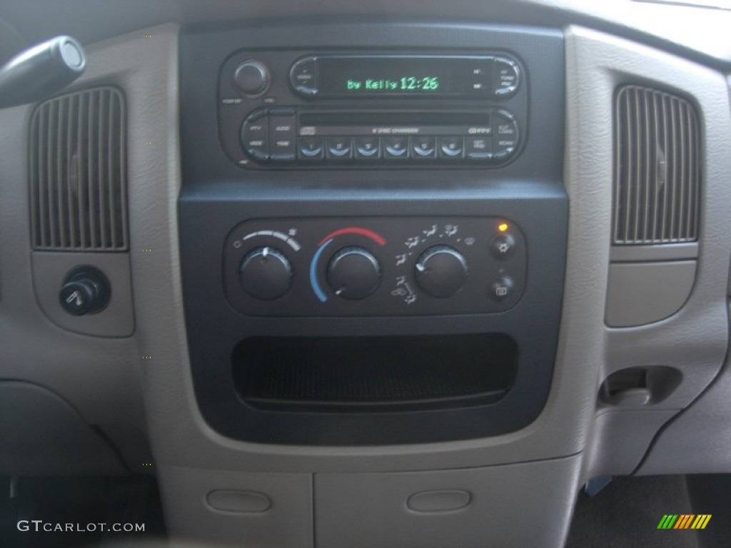 2004 Ram 1500 SLT Quad Cab 4x4 - Black / Dark Slate Gray photo #3