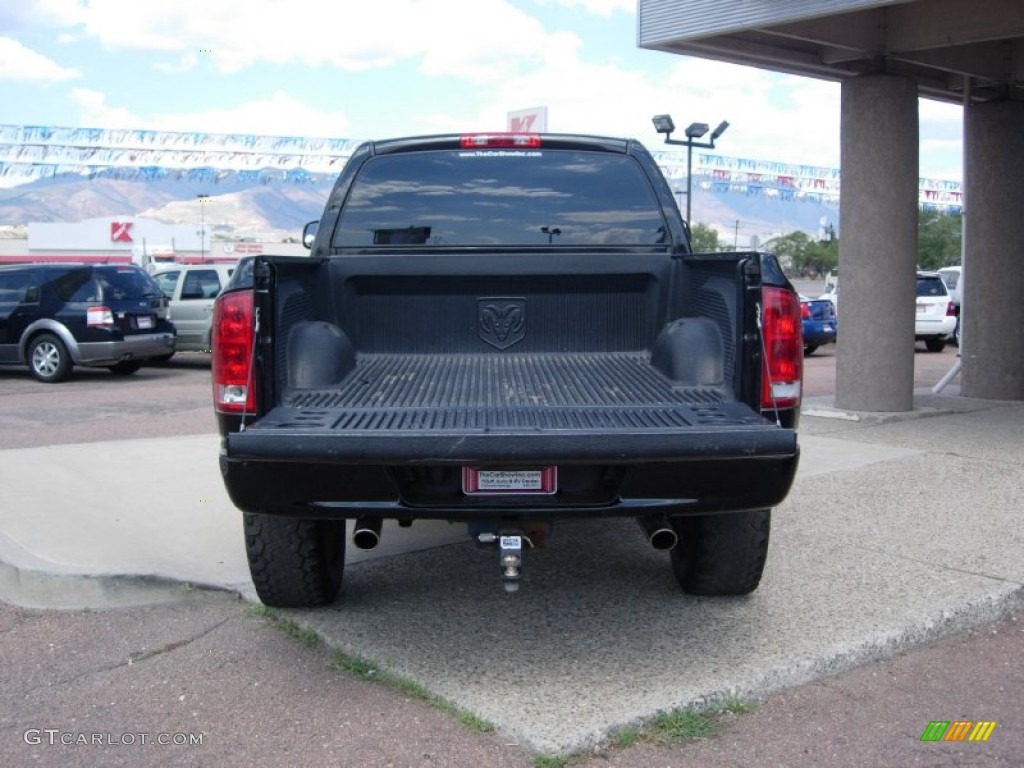 2004 Ram 1500 SLT Quad Cab 4x4 - Black / Dark Slate Gray photo #11