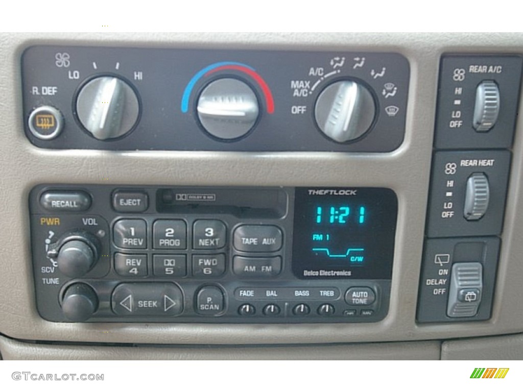 2002 GMC Safari SLT AWD Controls Photos