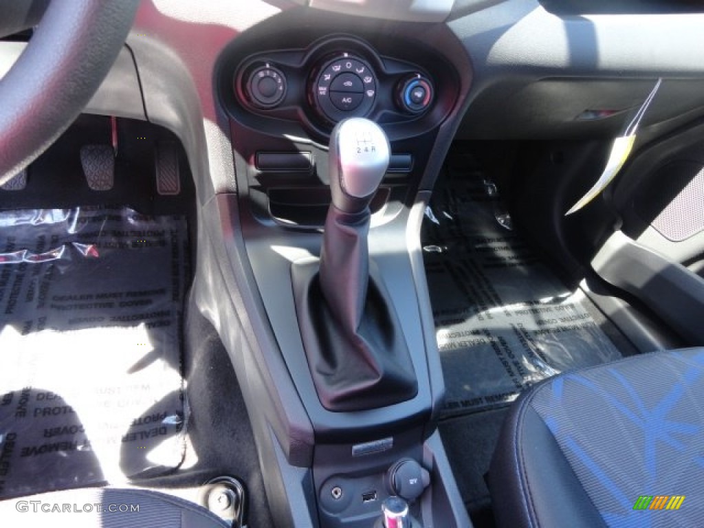 2013 Ford Fiesta SE Sedan 5 Speed Manual Transmission Photo #69092420