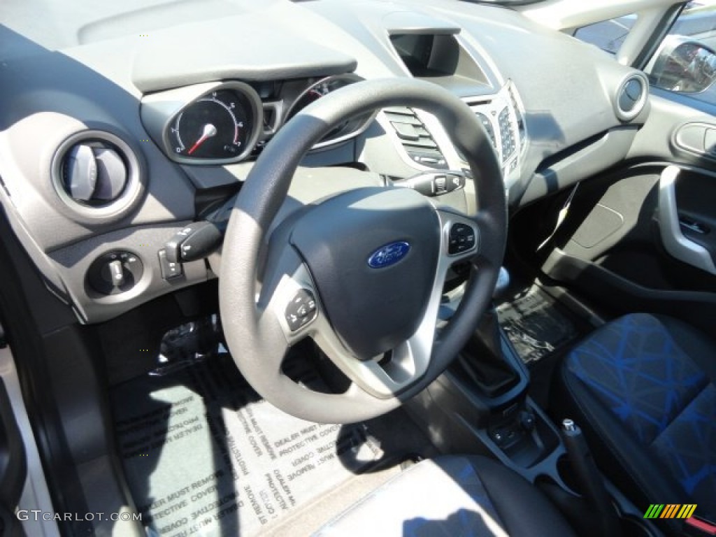 2013 Fiesta SE Sedan - Ingot Silver / Charcoal Black photo #6