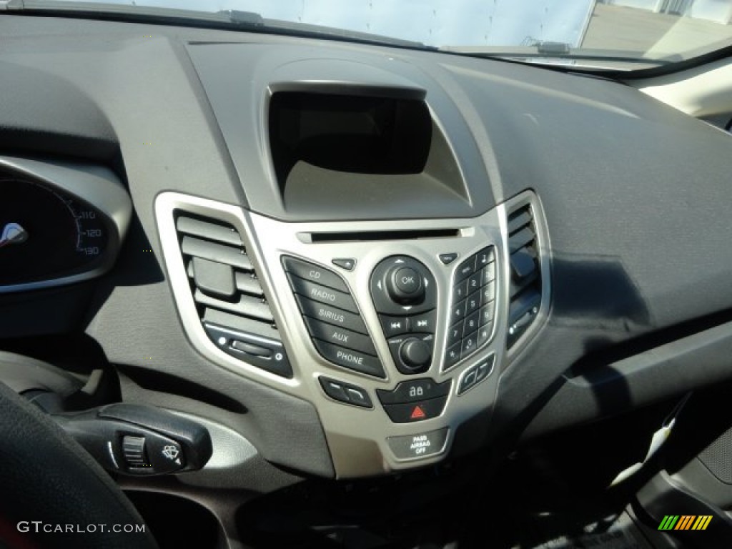 2013 Fiesta SE Sedan - Ingot Silver / Charcoal Black photo #8