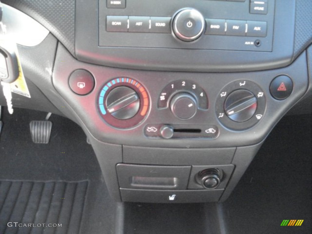 2010 Aveo Aveo5 LS - Medium Gray / Charcoal photo #16
